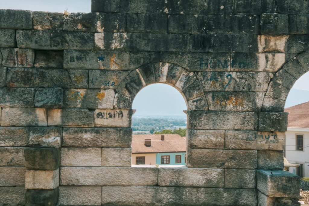 Ancient stone arch ruins with scenic view in Düzce, Türkiye, showcasing classical Roman architecture.